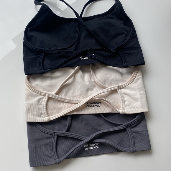 DFYNE Dynamic Sports Bras in Medium Size - Picture 3 of 9